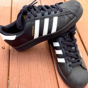 Adidas SUPERSTAR size 5.5 I am 7 women and fits me perfectly